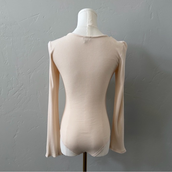 POL Waffle Knit Bodysuit Oyster Beige Long Sleeve Scoop Neck Size S Snap Closure - Picture 4 of 12